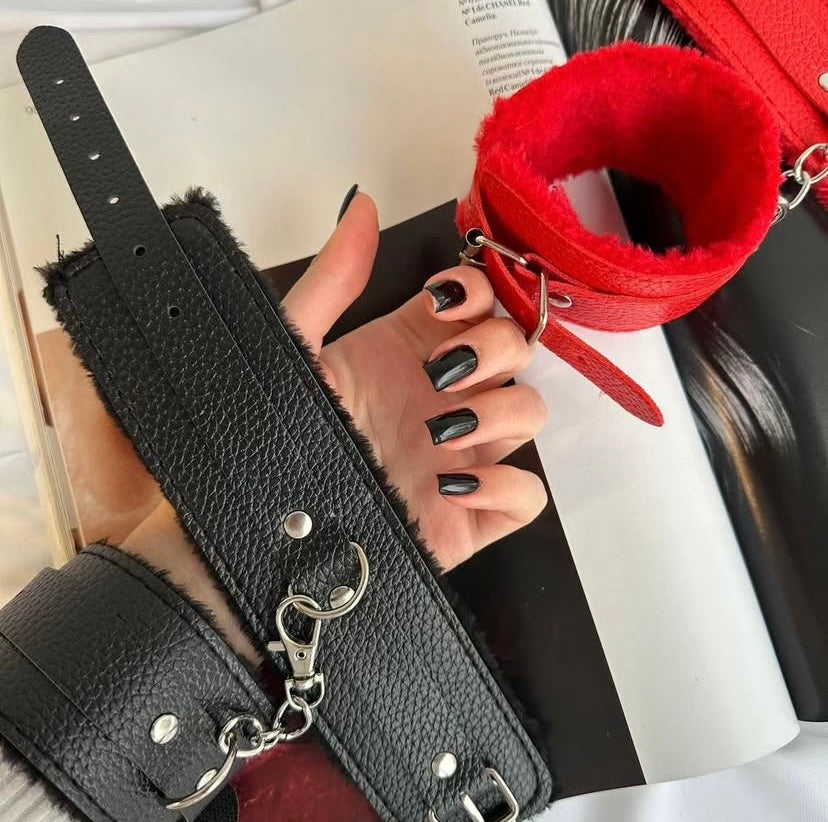 Soft Heand Cuffs for Couples Play (Red)