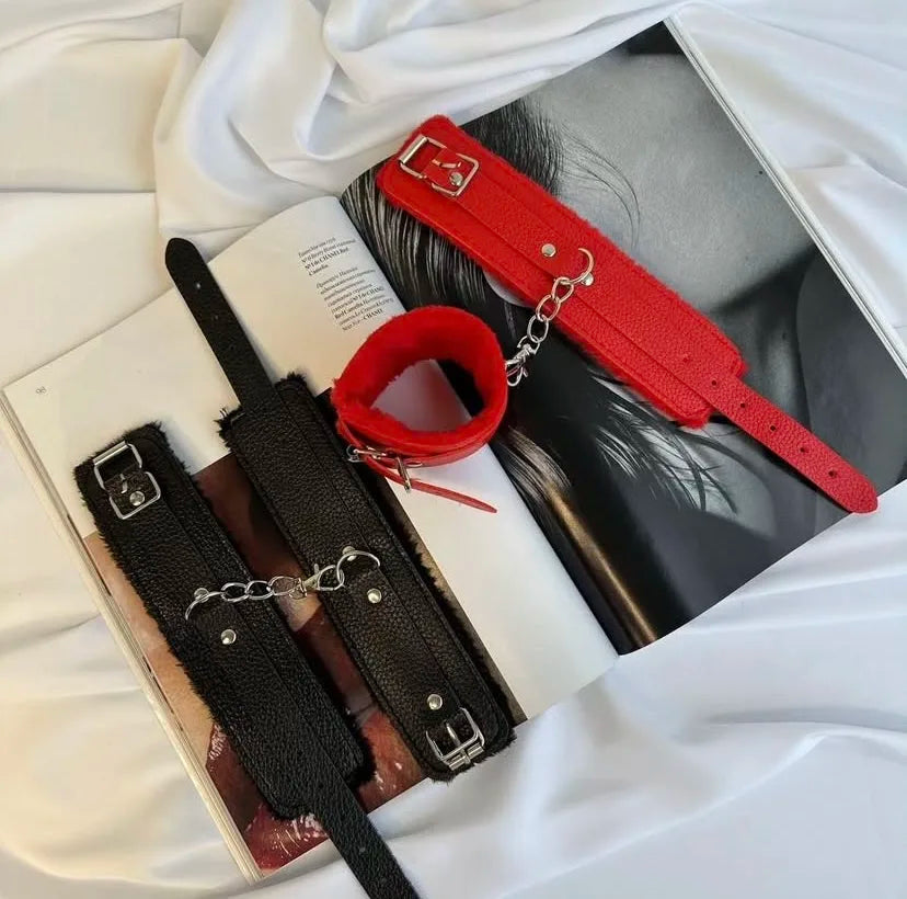 Soft Heand Cuffs for Couples Play (Black)